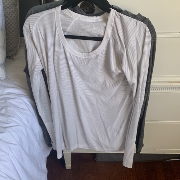 Bundle! 4 Lululemon long sleeve tops size 12 - Picture 3 of 4